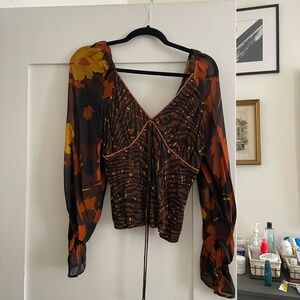 Long sheer sleeves pattern blouse
